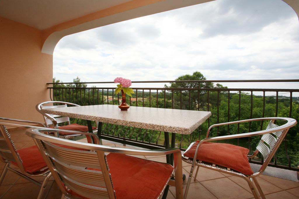Apartments Neda - Porec South Ruang foto