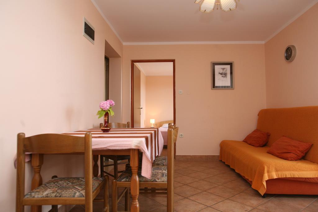 Apartments Neda - Porec South Ruang foto