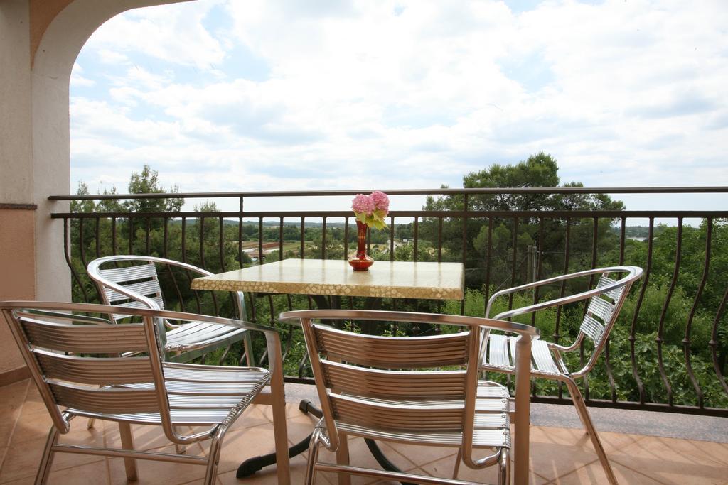 Apartments Neda - Porec South Ruang foto