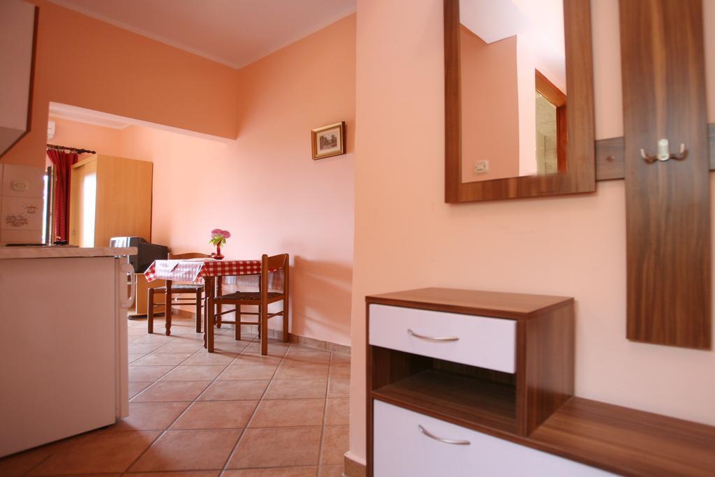 Apartments Neda - Porec South Ruang foto