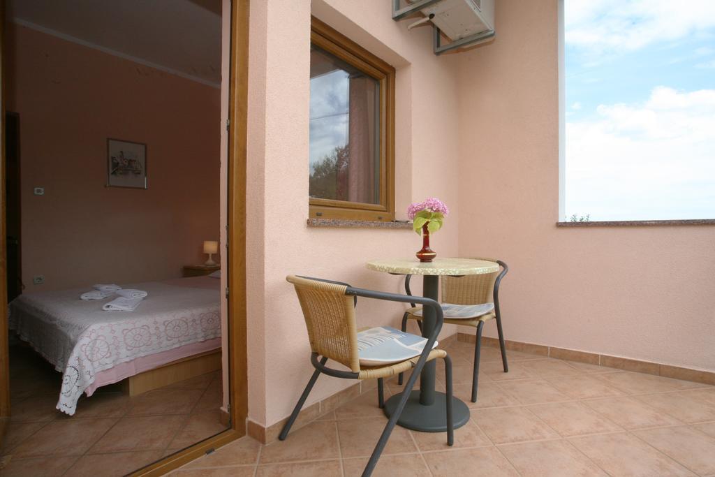 Apartments Neda - Porec South Ruang foto