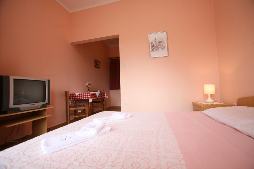 Apartments Neda - Porec South Ruang foto