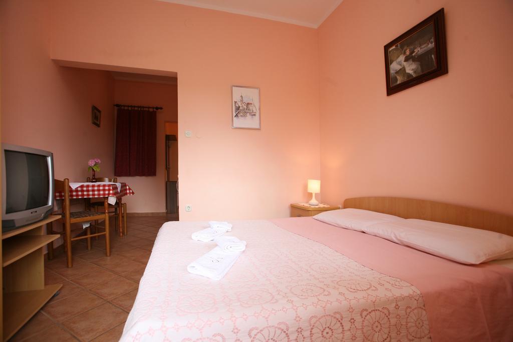 Apartments Neda - Porec South Ruang foto