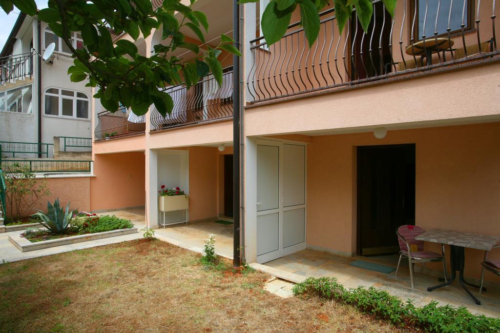 Apartments Neda - Porec South Ruang foto