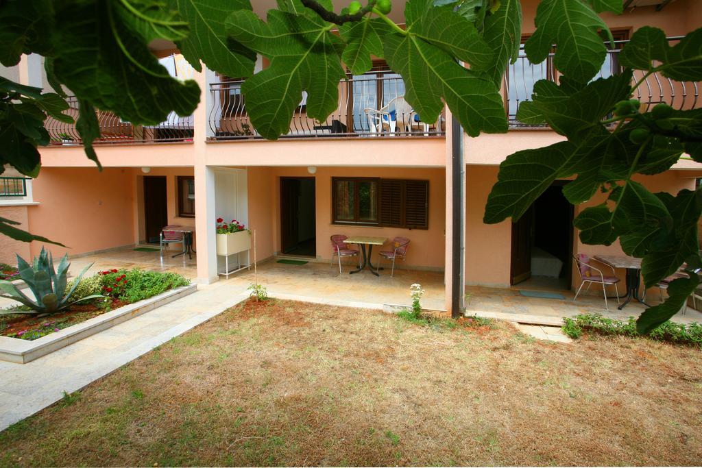 Apartments Neda - Porec South Ruang foto